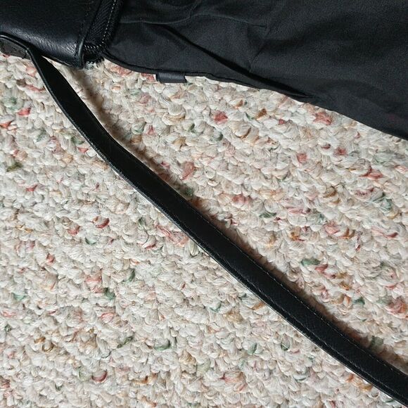 Le Donne Leather Collection Crossbody Shoulder Bag Black Zip Pocket Small Classi - Picture 14 of 16